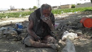 This is the dirtiest man alive | he hasn't showered for more than 60 years | smokes animal feces. Resimi