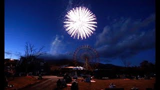 冠雪の富士を彩る冬の花火