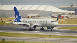 SAS Connect Airbus A320-200 landing at Lisbon Airport LPPT