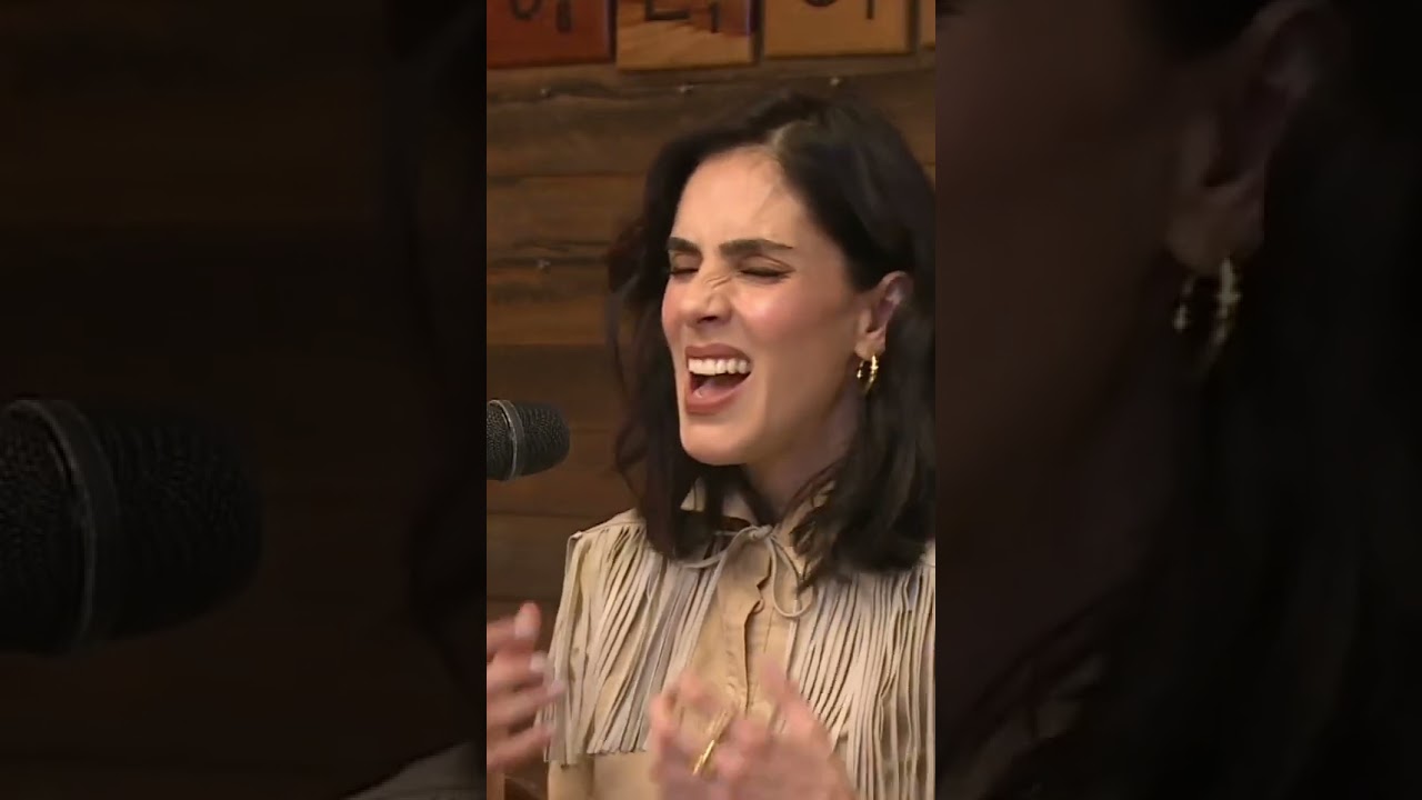 Sandra Echeverría cantando en vivo ✨❤️ 