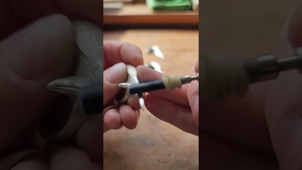 🌿 Carving with Maddy | ✨ PT.11 ✨ | Sanding a Silver Huia