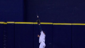 MIA@TB: Kiermaier leaps, crashes into wall for catch