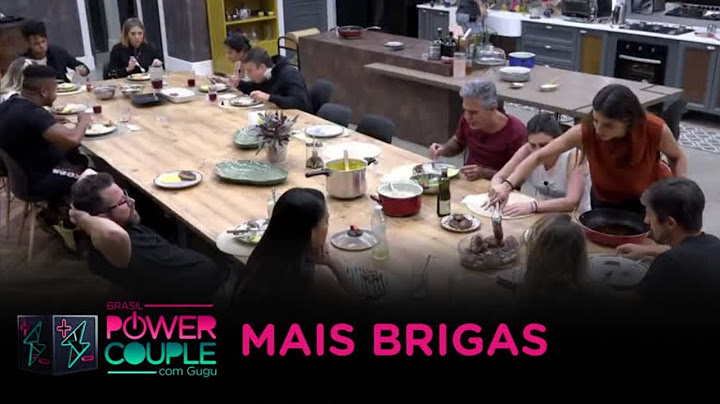 Casais discutem preparo da comida e sentam separados durante almoço
