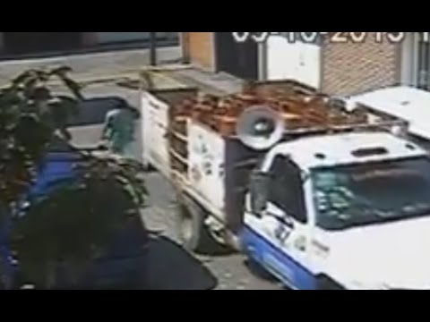 Camión del Gas atropella a señora en ‪#‎Puebla‬ y huye