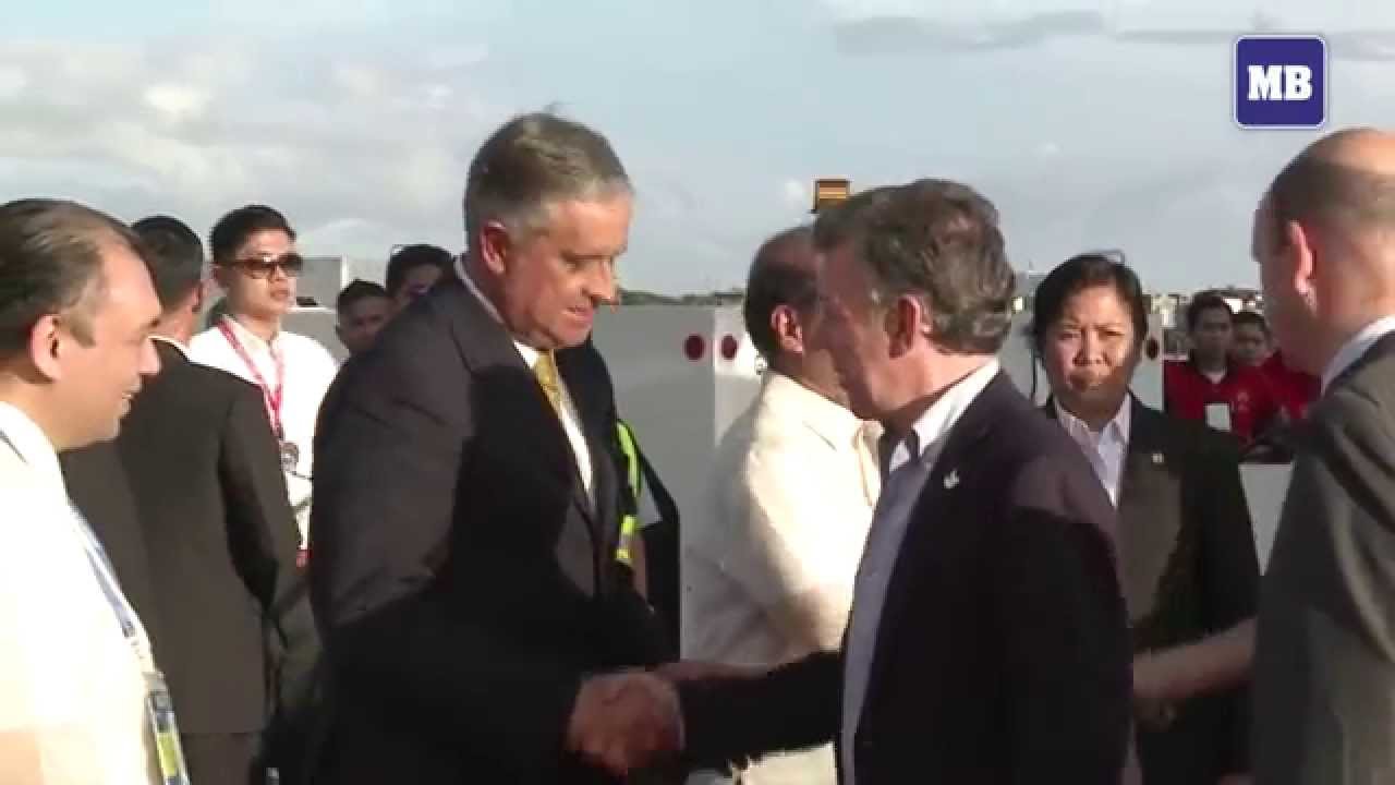 Colombian President Santos arrives in Manila for APEC 2015
