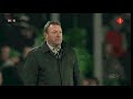 Ron Jans steekt middelvinger op.