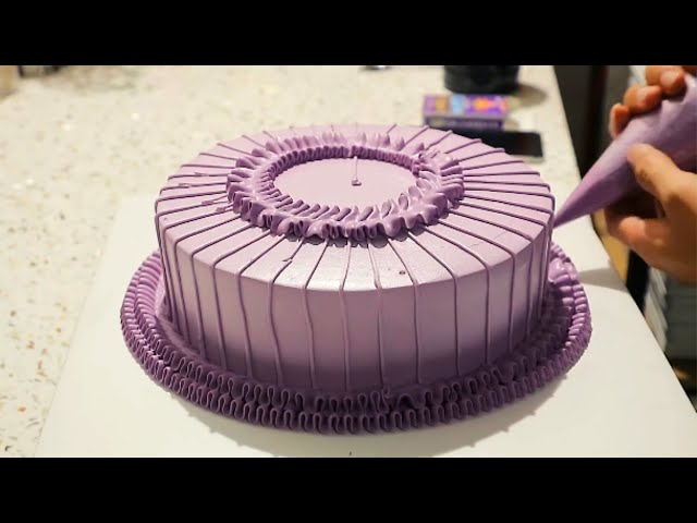 Bolo roxo  Festas de aniversário roxo, Bolos de aniversário roxos