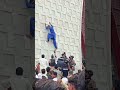قائد اعظم محمد علی جنا کے مزار پر لڑکا چڑھ گیا ایک جان لیوا عمل بعد میں کیا ہوا ضرور دیکھیں Funny 