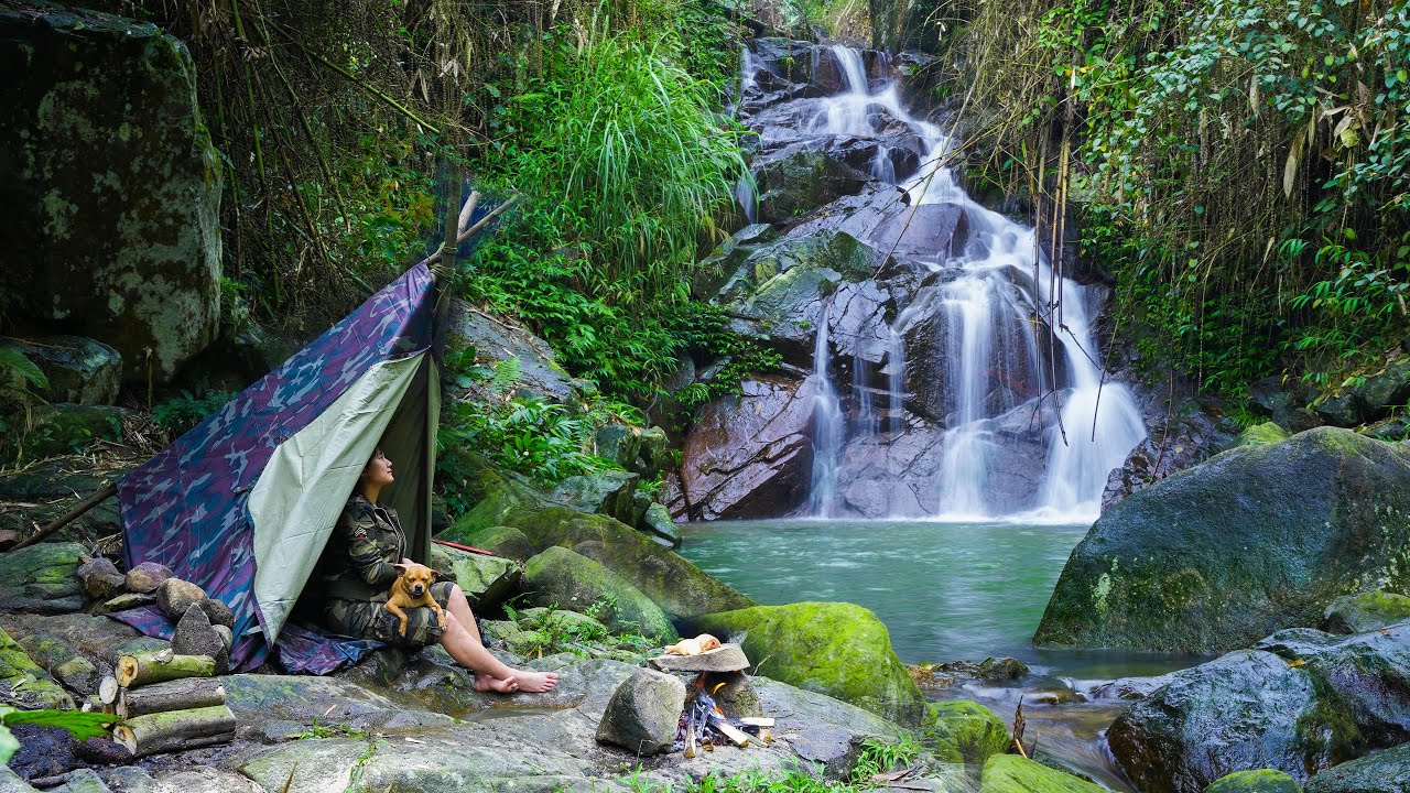 ⁣Solo Bushcraft Overnight - Fishing and roasting chicken thighs on rocks, sounds of nature, ASMR