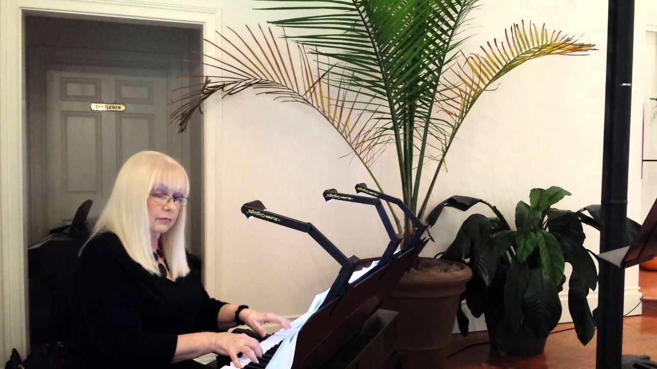 "You Raise Me Up" performed by Phyllis Lynch (Solo Piano)