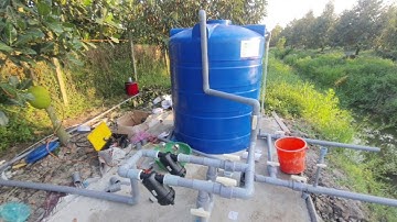 Sầu riêng sử dụng SEA lắp béc xịt thuốc tự động ở Tiền Giang. TÍN DƯƠNG 0932934961