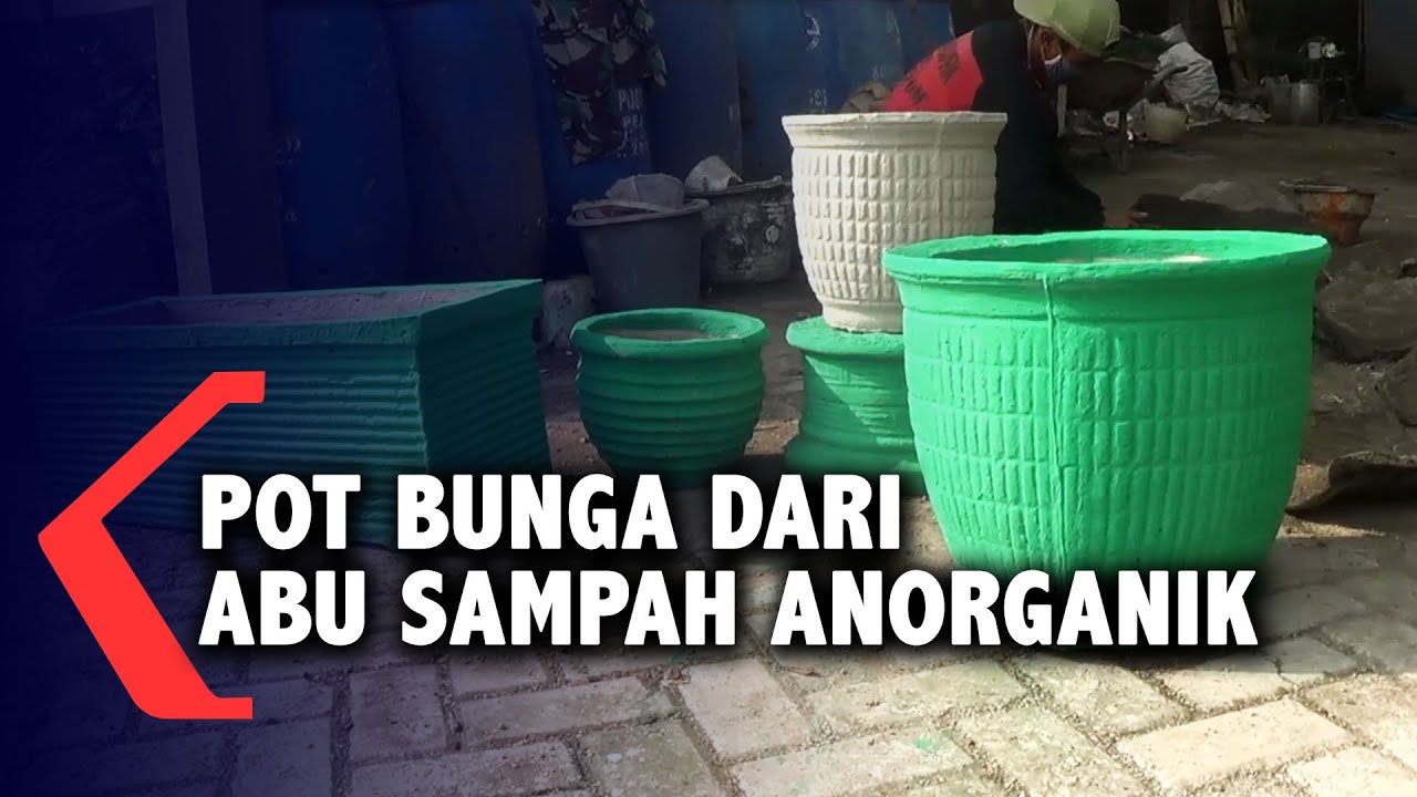 Sekelompok Pemuda Di Blitar Olah Abu Sampah Anorganik Jadi Pot Bunga