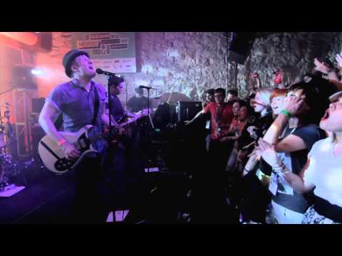 Fall Out Boy - My Songs Know What You Did In The Dark (Light Em Up) [Live at SXSW]