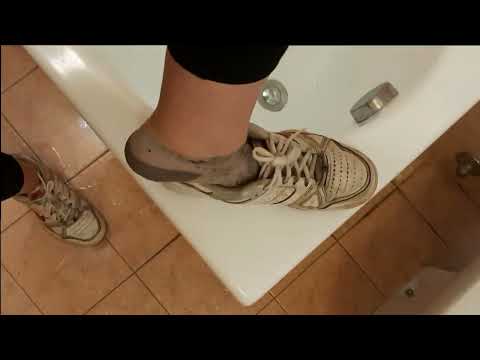 Wetlook - Alexandra washing dirt socks and Nike in bathtub