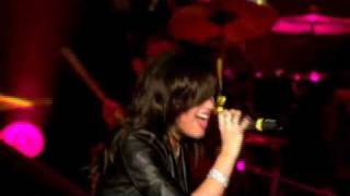 09. Demi Lovato - Party (Live At Wembley Arena)