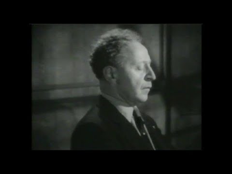 Arthur Rubinstein plays