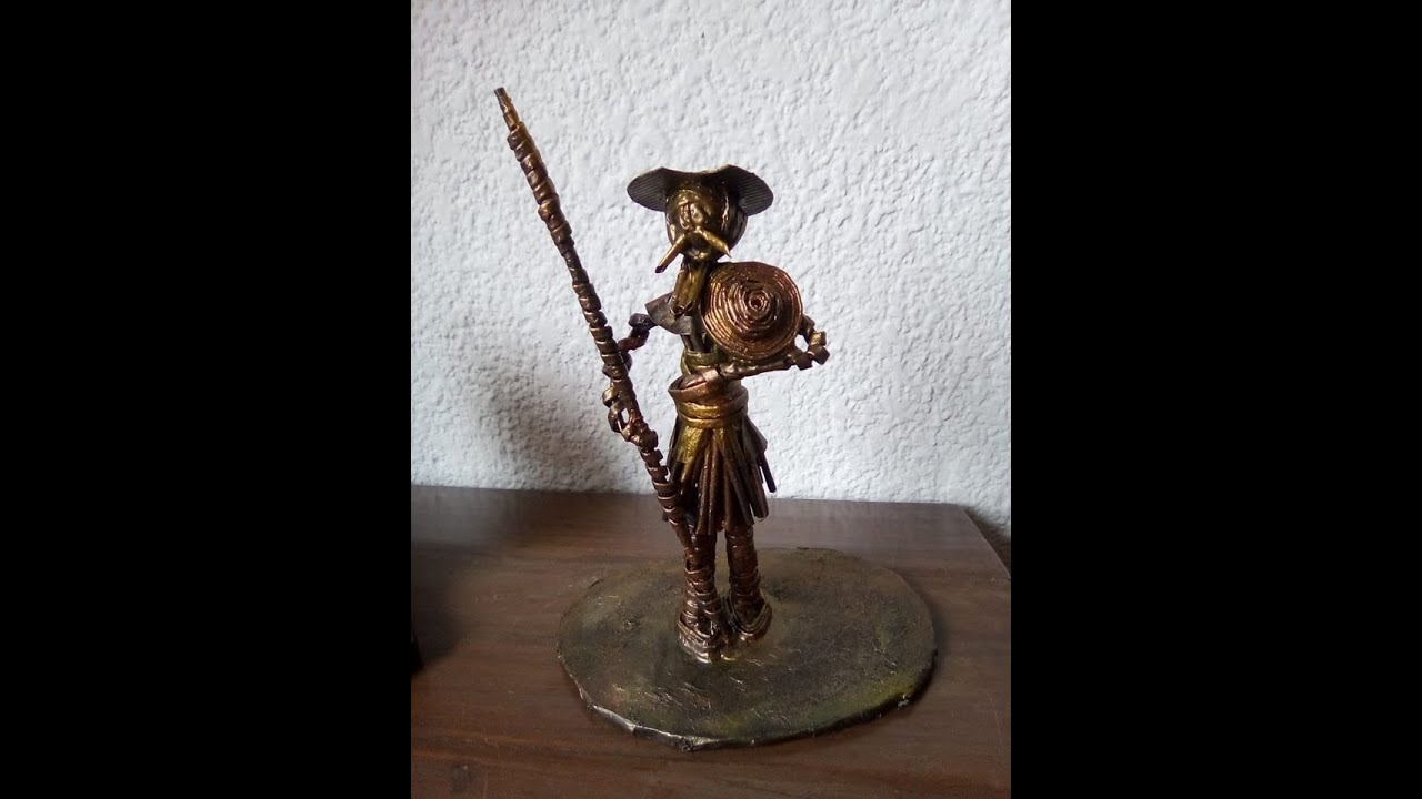 ELEGANTE QUIJOTE EN PAPEL PERIÓDICO