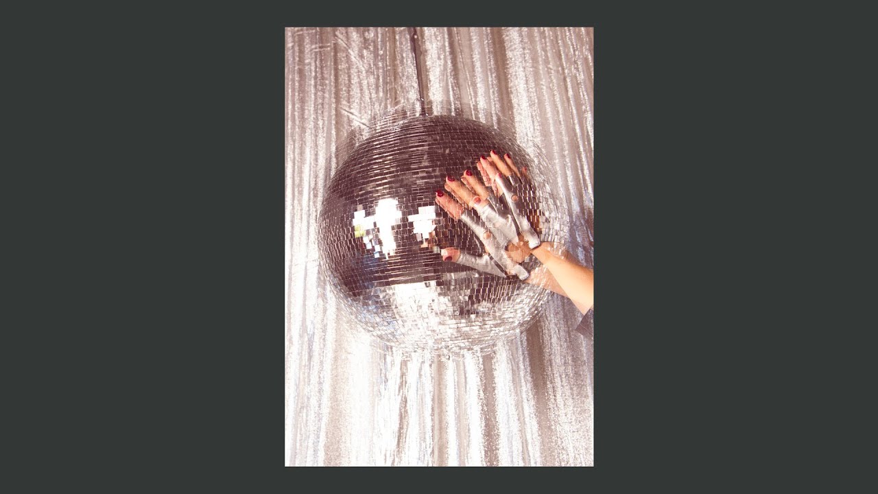 Yeah Yeah Yeahs - Spitting Off the Edge of the World (TRY Remix) (Official Audio) Yeah Yeah Yeahs - Spitting Off the Edge of the World (TRY Remix) (Official Audio)