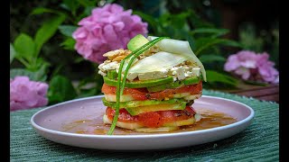 Timbal de tomate, pepino y queso feta