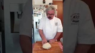 Video ricetta per preparare un&#39;ottima pizza in teglia casalinga