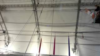 Trapeze Class. Set Split Catch.