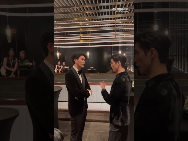 【阿云嘎Ayanga】在上海国际电影节开幕，偷听两位帅哥的对话 class=