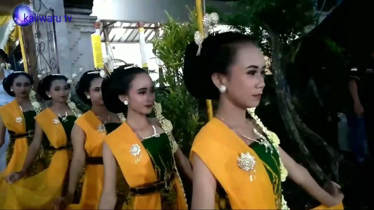 upacara  piodalan  pura   GiRiNATHA    gading  - playen   gunung  kidul  DIY