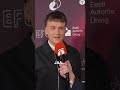 Säm muusikaauhindade punasel vaibal.