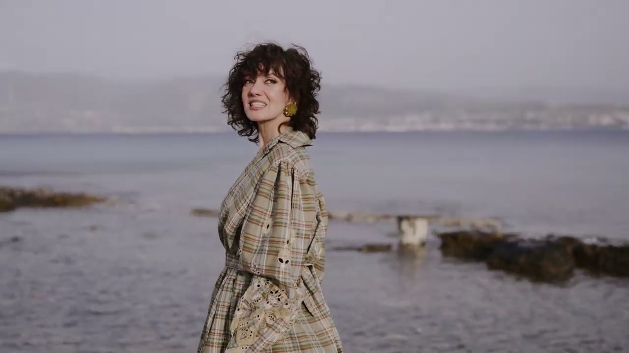在 YouTube 上观看 Patrizia Laquidara - Assabenerica (Official video)