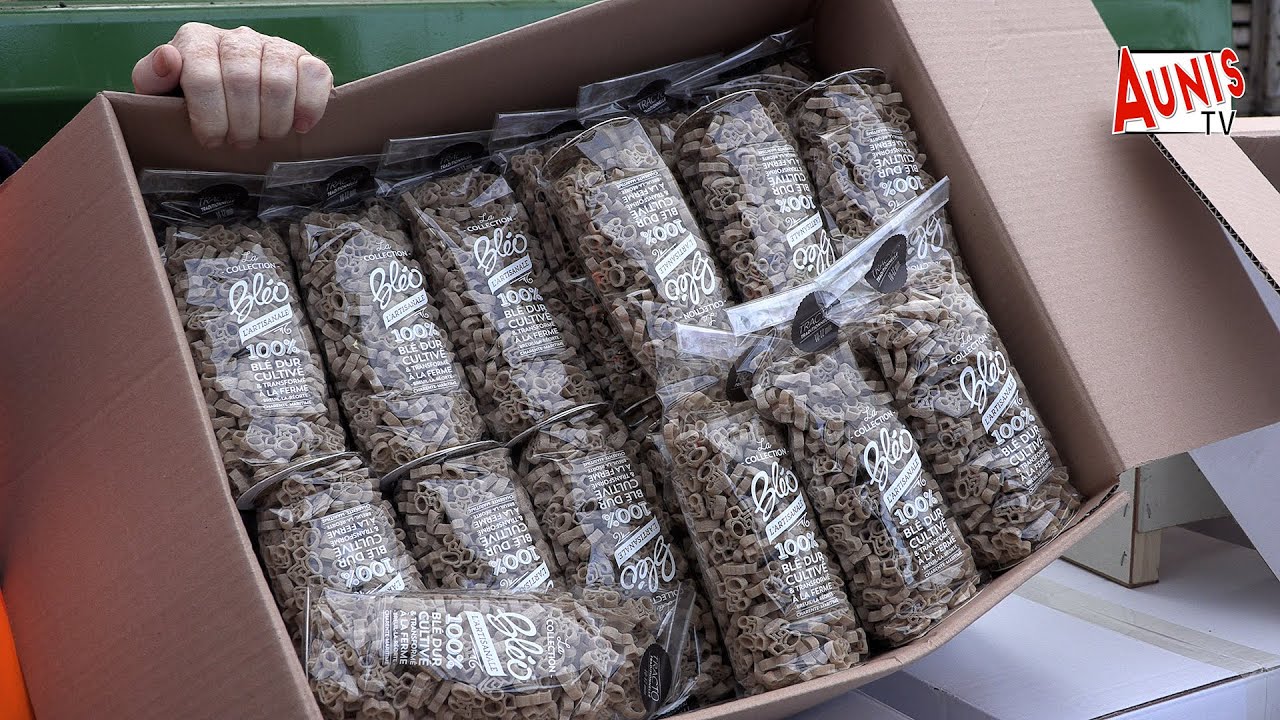 Les machines agricoles Fendt et un agriculteur de Breuil la Réorte offrent 500 kg de pâtes à la BA17