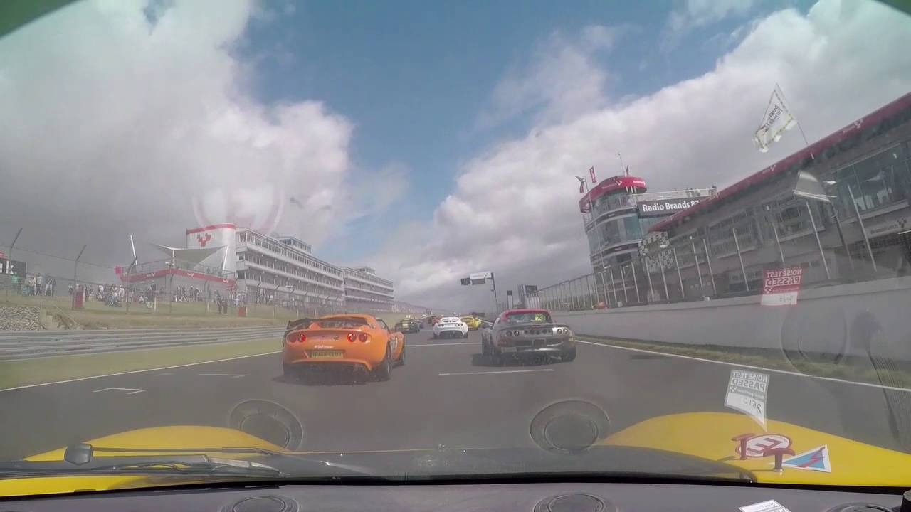 Lotus elise trophy Race 2 Brands Hatch 2016 wet spinning