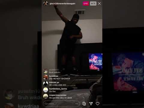 Glock30kneverbrokeagain Dancing yo blueface song and got caught by his mom😂🙃