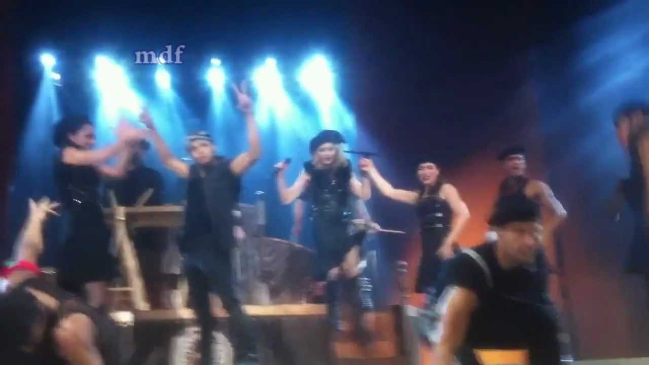 Madonna - THE MDNA Tour - Open Your Heart / Sagarra Jo - Live in ...