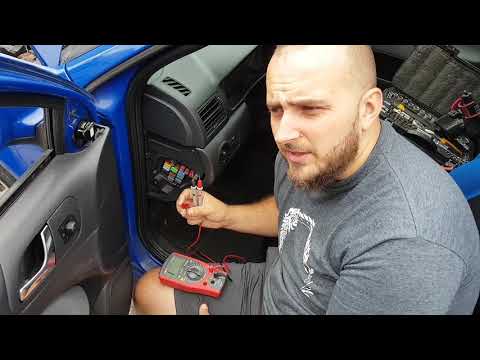 Wideo: Dlaczego mój samochód ciągle rozładowuje się?