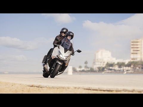 Видео: Kymco Xciting S 400 TCS выпускает стандартную антипробуксовочную систему мощностью 34 л.с. по цене 6499 евро