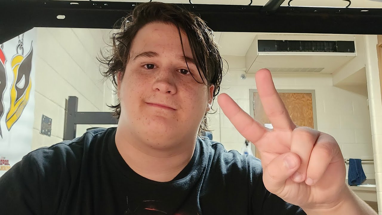 Vlog 197. First day of my school's Con!!!!!
