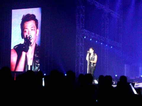 091009 Legend of Rainism concert - Handshake