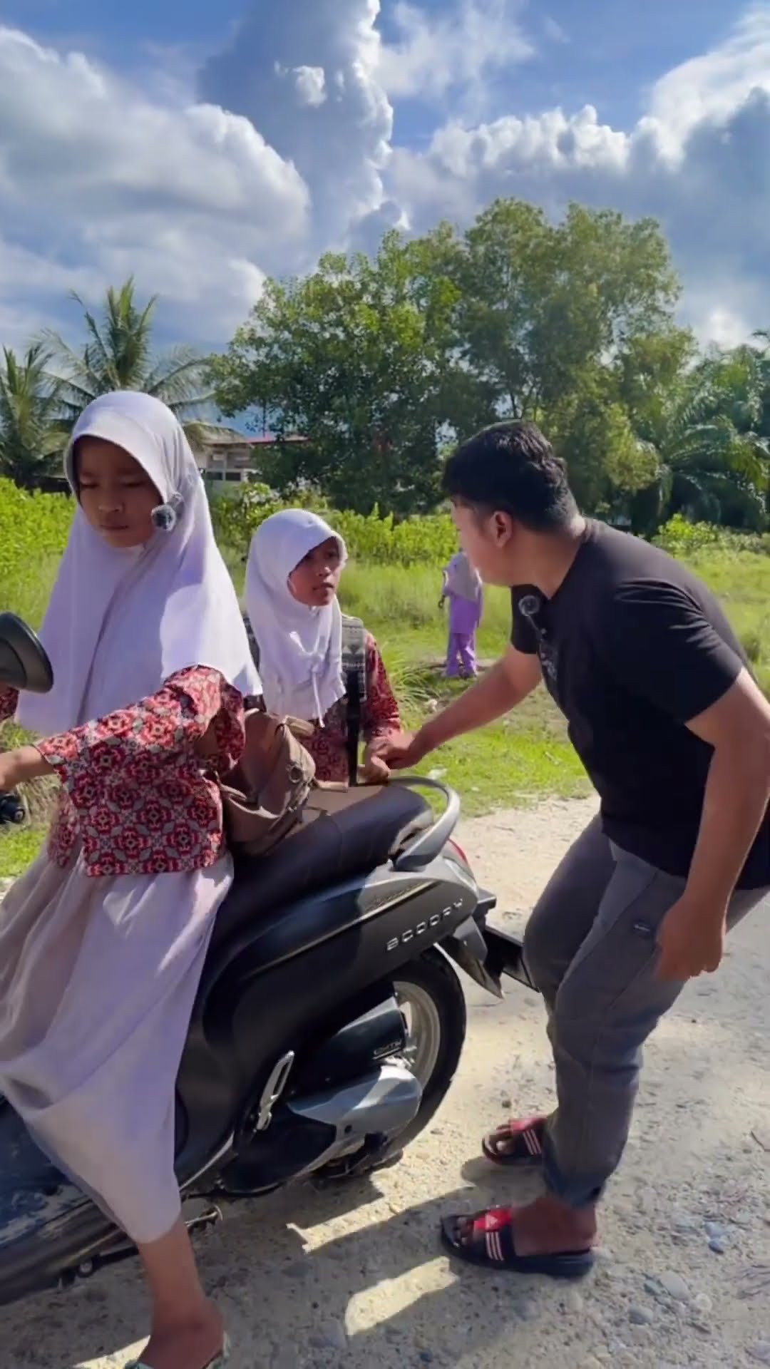 Pilih kasih ??