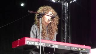 Rae Morris - Wait A While (live) - Onefest (Honeyfest), Wiltshire, 14 April 2012
