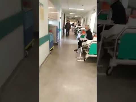 Νοσοκομείο «Αττικόν»: Εικόνες ντροπής με δεκάδες ράντζα στους διαδρόμους