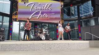 Tenille Arts..."Medley of 90's songs"..6/10/22. Atlanta, Ga.