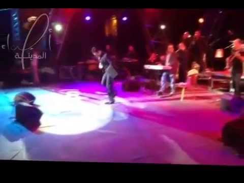 عاصي الحلاني جنن جمهور دار الأوبرا المصرية بالدبكة اللبنانية