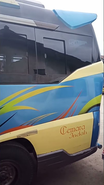 Mobil Elf jurusan Lewi Panjang Cemara Indah lagi nunggu penumpang (291022) @helihepitasik9900