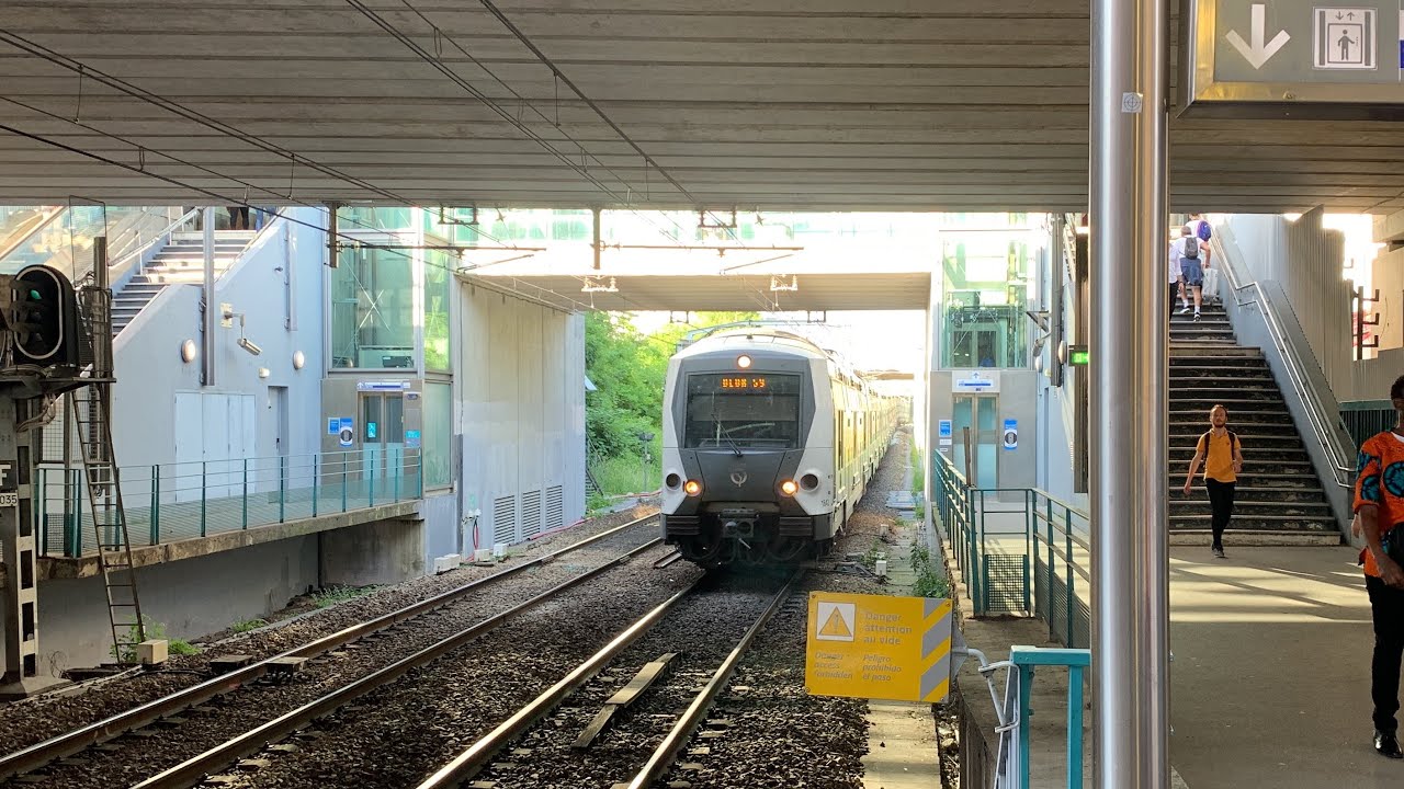 Arrivée RER-A MI09 en gare de Noisy-Champs - YouTube