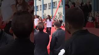 Zühtü Şenyuva Ilkokulu 23 Nisan Gösterisi Düm Tek Tek Pon Pon Kizlar