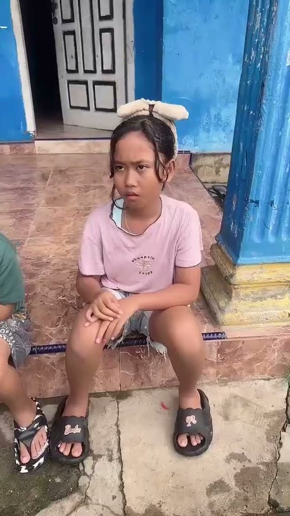 Vidio kocak dan gokil @nyaikembang1nyaikembang1 /akibat suka rebut makanan teman?