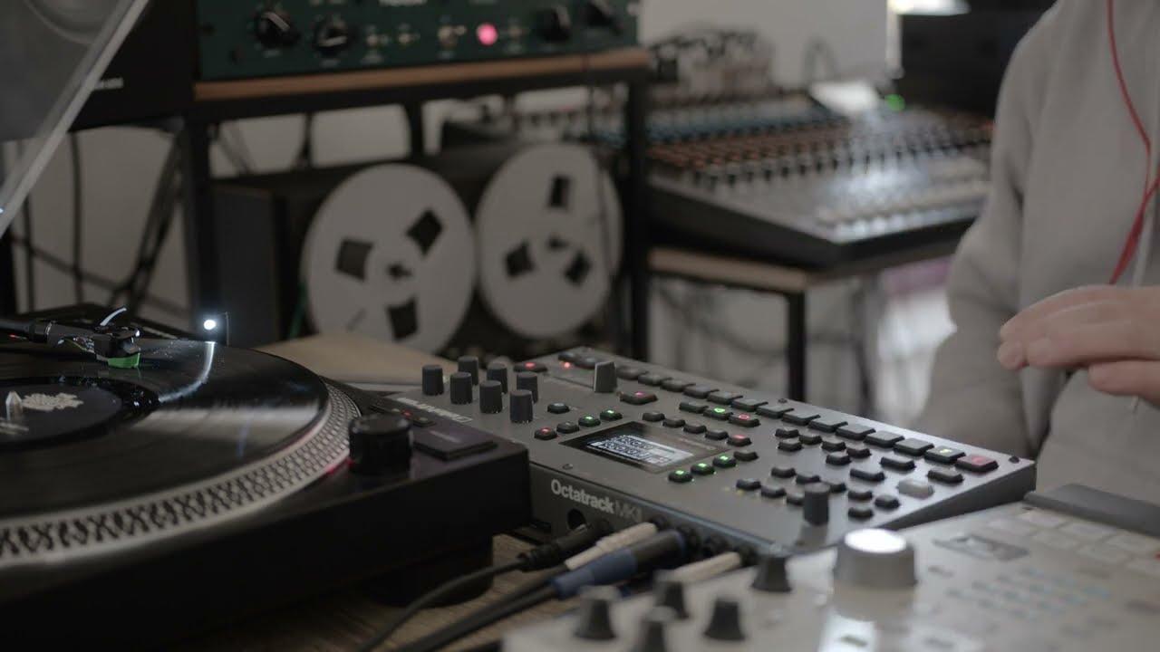 Midi Moog Bass lines with the Octatrack making a beat