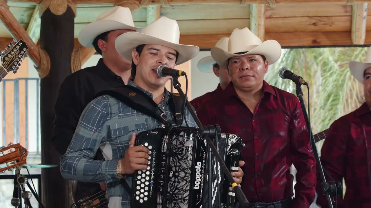 El Escapulario - El Piloto y Su Estilo x Los Hijos De Sinaloa (En Vivo)