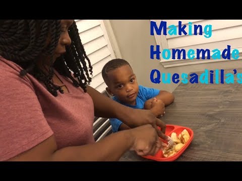 COOKING QUESADILLAS FOR DJ & KYRIE| TEXAS VLOG
