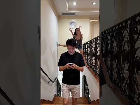 埋伏男友必经之路，水气球炸弹一击命中，秒变落汤鸡！ #funny #高能段子手 #搞笑 #comedy #整蛊